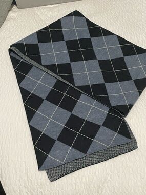 Banana Republic Men's Navy Argyle pattern Scarf